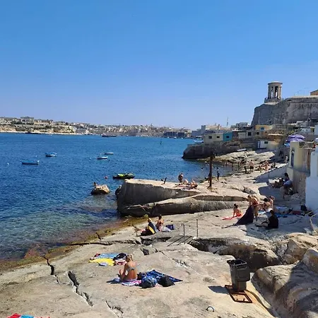 Lovely 1 Bedroom In The Heart Of *